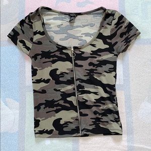 ❤️2 for $10❤️ Zip Up Top